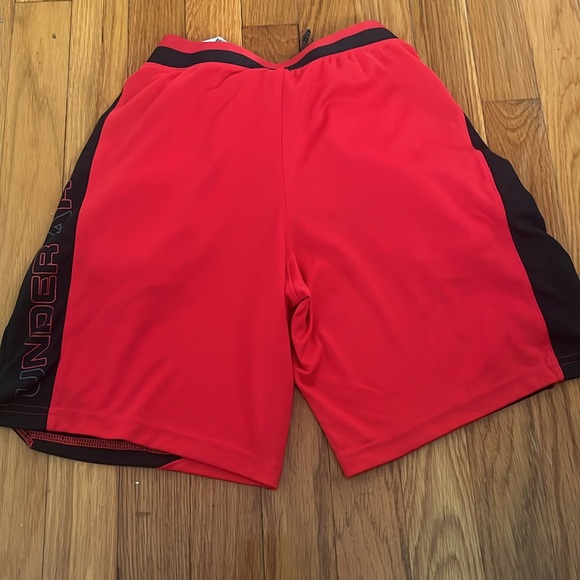 Under Armour boys red shorts - Picture 2 of 3
